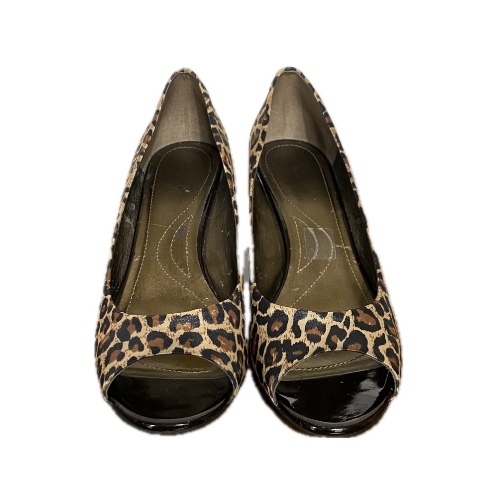 Tahari Heels